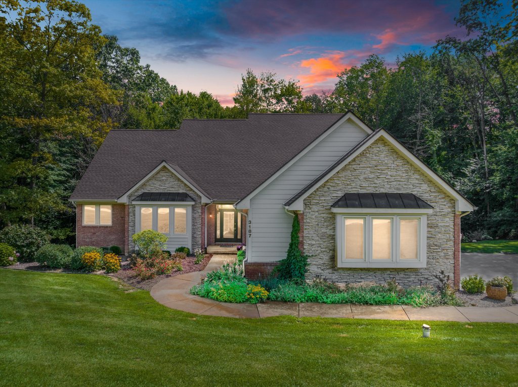 This image has an empty alt attribute; its file name is 01-3187-turnberry-dr-white-lake-twilight.jpg